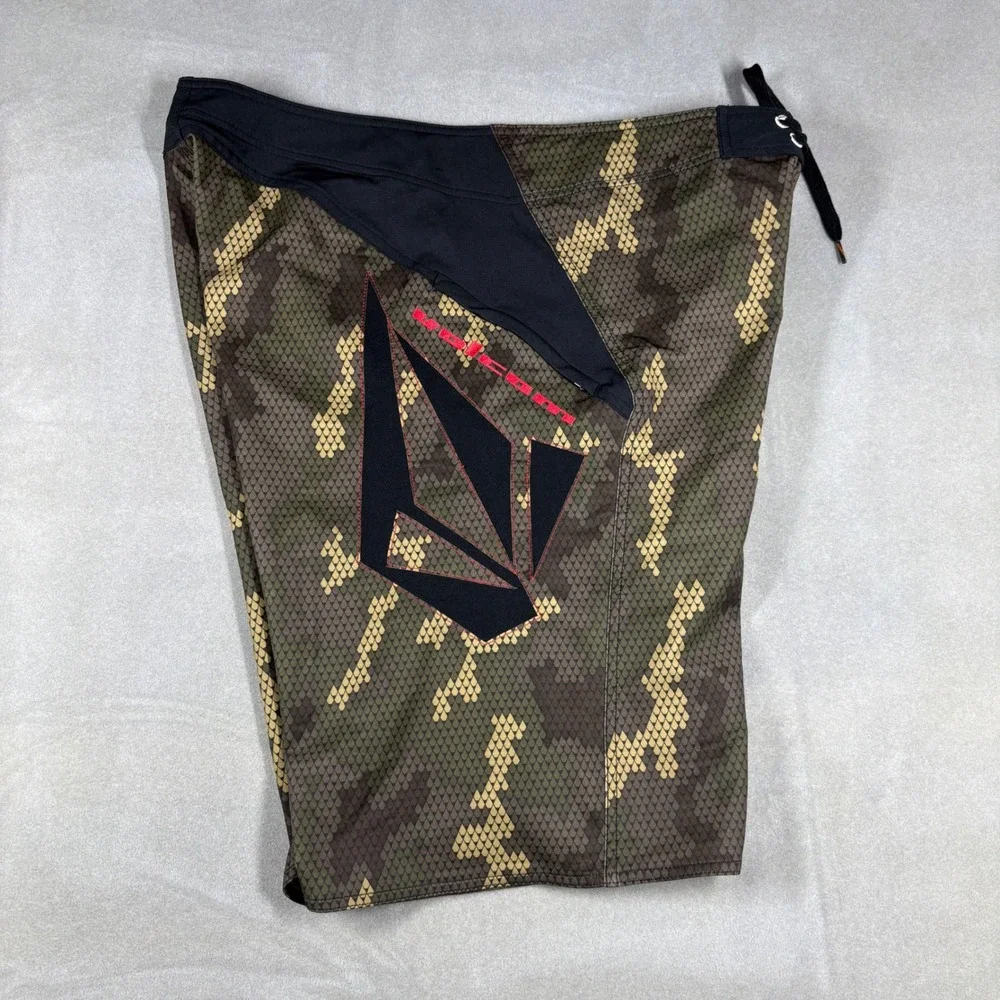 Volcom Bruce Irons Camo Board Shorts Mens 38 Green Brown Digital Camouflage Swim